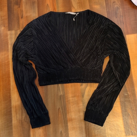 Urban Outfitters Long Sleeve Cropped Plisse Wrap Top - Picture 1 of 6